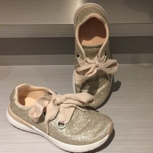 Shoes for girls. Size 35. Good used condition.